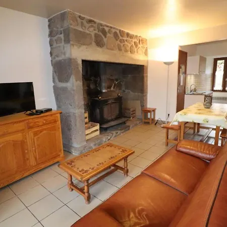 Maison Authentique Au Coeur Des Volcans D'auvergne, Avec Cheminee Et Jardin Prive - Fr-1-742-267 Prázdninový dům *