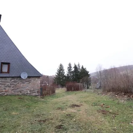 Maison Authentique Au Coeur Des Volcans D'auvergne, Avec Cheminee Et Jardin Prive - Fr-1-742-267 Prázdninový dům *