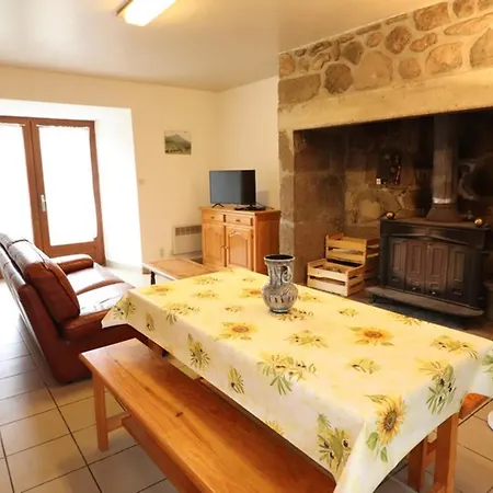 Maison Authentique Au Coeur Des Volcans D'auvergne, Avec Cheminee Et Jardin Prive - Fr-1-742-267 Prázdninový dům Le Claux